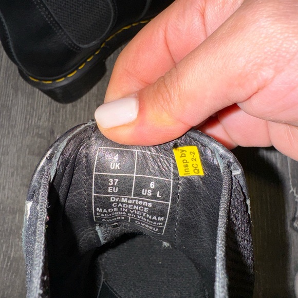 Dr. Martens CADENCE WOMEN'S LEATHER HEELED CHELSEA BOOTS size US 6/ 37 - Picture 4 of 4